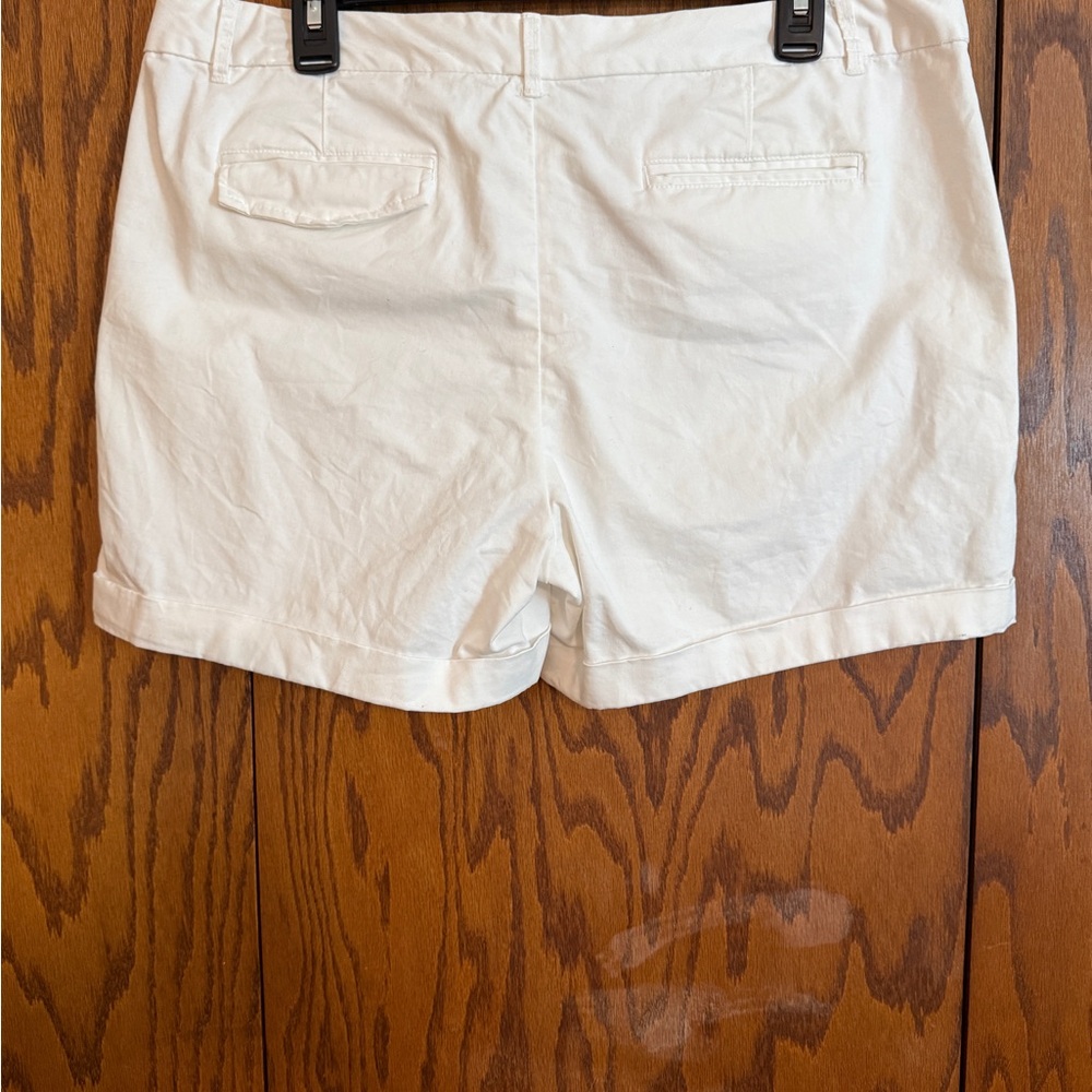 Banana Republic Size 14 Ivory Chino Shorts Cuffed Hem Classic Fit - Picture 3 of 8